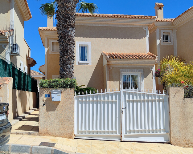 LUXUSNÍ VILLA-VILLAMARTIN,oblast Alicante