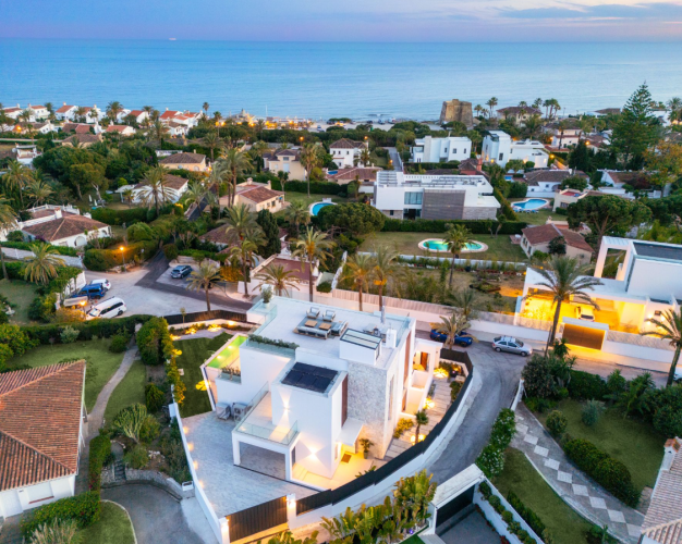 MEGA LUXUSNÍ VILLA-MARBELLA