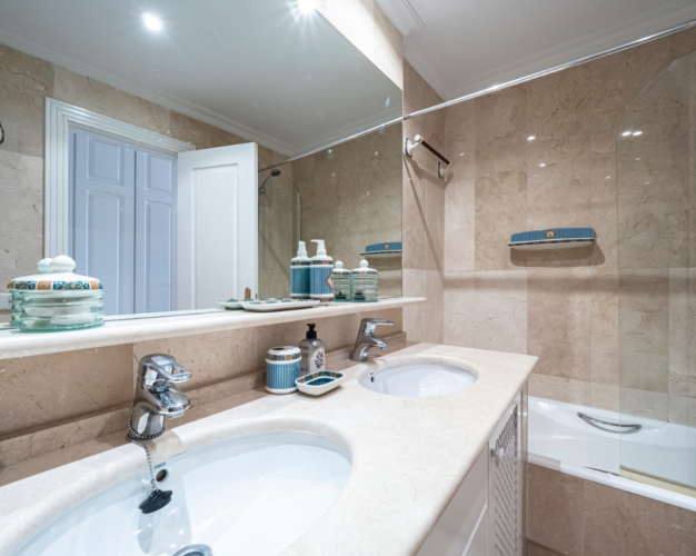 LUXUSNÍ BYT-PUERTO BANUS,Marbella