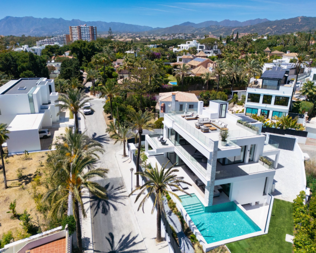 MEGA LUXUSNÍ VILLA-MARBELLA